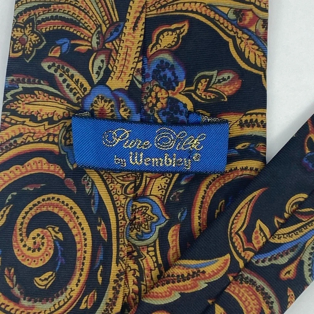 WEMBLEY Mens Tie Navy‎ Paisley Silk Classic Designer Neckwear 4x57 VTG